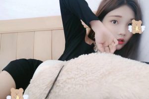 邻家小妹，真人真照!细皮嫩肉全身雪白，亲吻69都可以