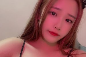 刚出来兼职的一个小姐姐，三点粉嫩逼紧水多