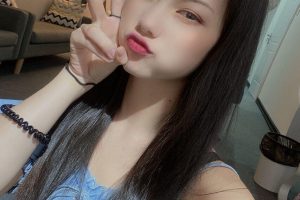 战斗力相当不错的江南小太妹，主动舌吻让你陷进