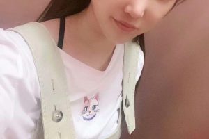 颜控必入!白嫩清纯新鲜小妞,外表清新上床豪放，水多…