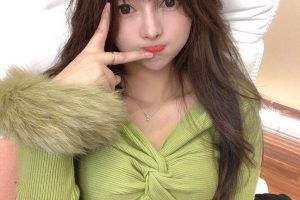 舌吻19岁的卡哇伊,白白嫩嫩还有粉鲍，任你蹂躏和摆布