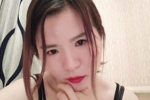 前凸后翘的服务系妹子!