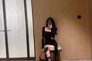 解锁小骚逼的倒立口活，小奶狗的最爱