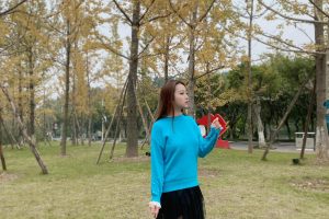 来自内蒙的大波小姐姐，丝袜配大乳