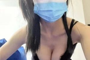 新人颜值完美 身材爆辣 乖巧听话的小母狗 俏起雪白的大屁股让我操