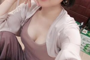 享受小妖精天花板式服务