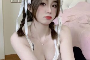 性感小嫩妹，胸大身材好