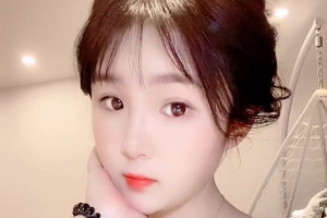 亲测00后自聊自做的性感女神，黑丝大长腿，性价比超