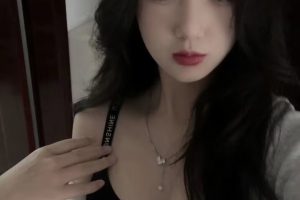 性瘾大胸妹子会喷水