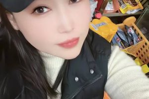 新宫地铁站附近性感美女，爱爱好舒服