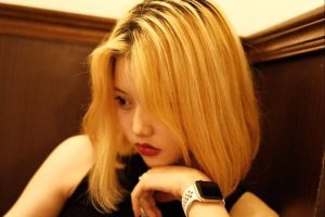 岁数很小白嫩插的时候会自己扒开