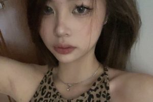 丰台妹妹大胸诱惑，肉丝翘臀会夹人