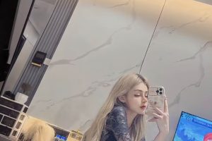 朝阳妹妹大胸诱惑，肉丝翘臀会夹人