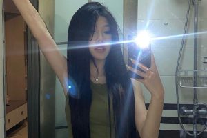 大胸超甜的妹子皮肤又白又嫩