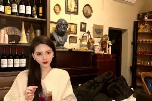 服务系妹子完美身材