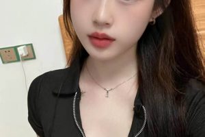 性感蜜桃大奶子的甜妹子，皮肤不错，大波电臀的节奏