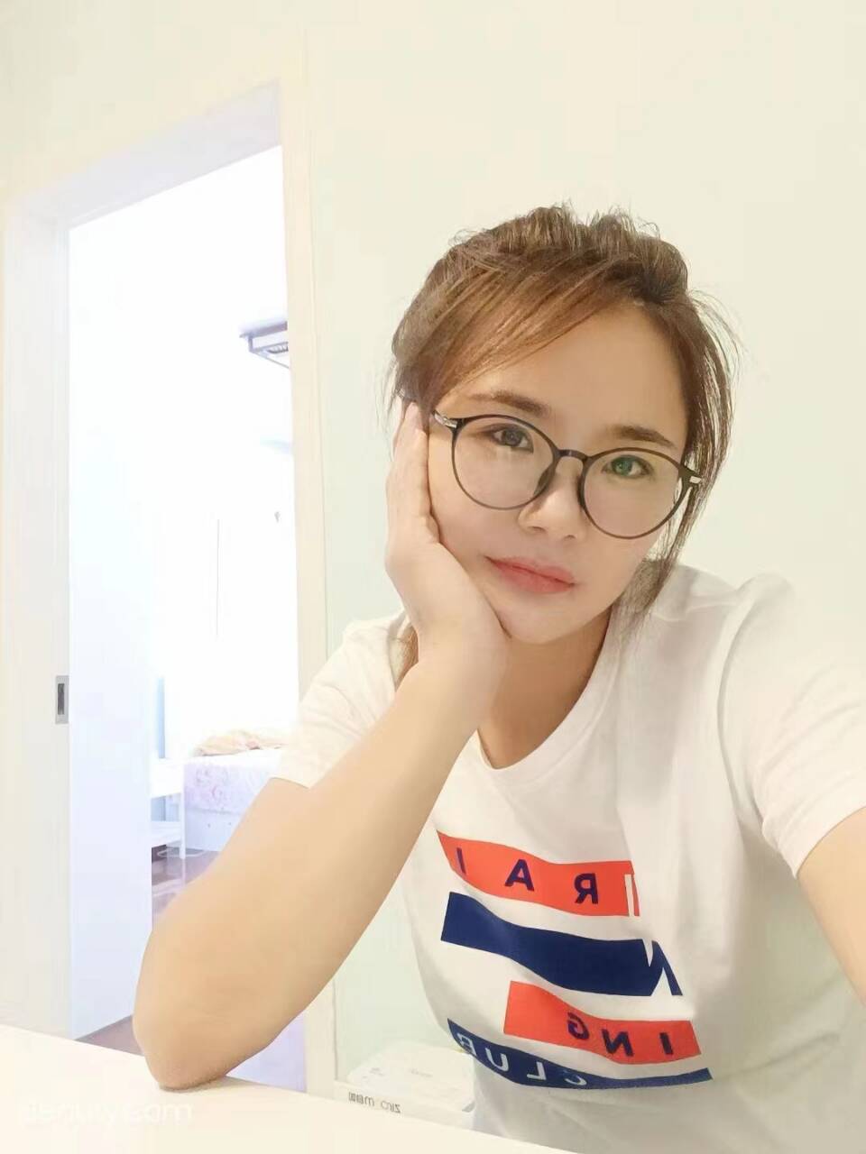 温柔可爱本人自聊自做的漂亮妹妹