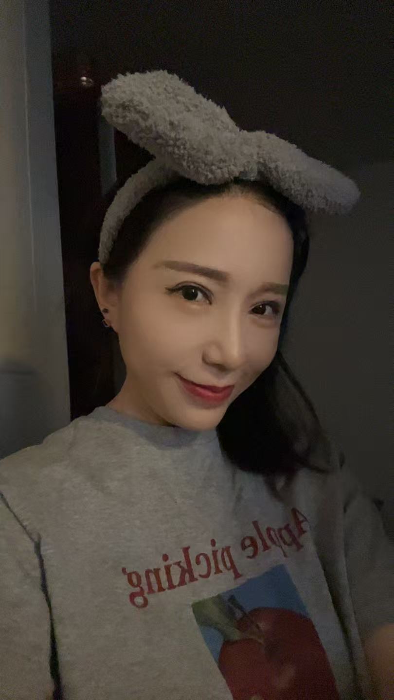 少妇特别骚 丝袜也多 屁股肉浪撞着真不错