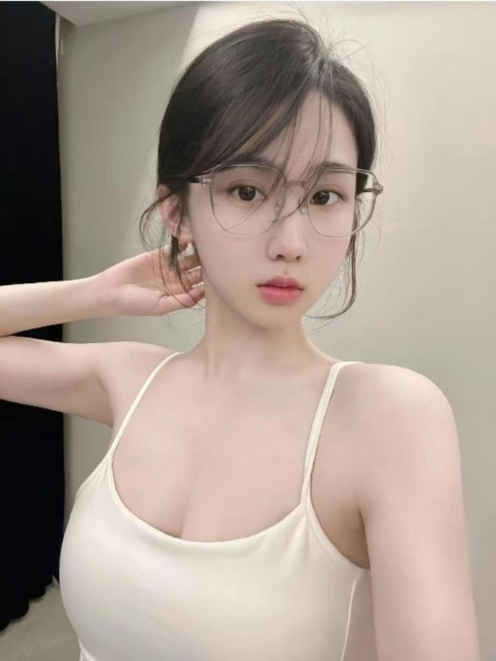 00后年轻漂亮小妹妹，听话服务好，淫水多，上粉下嫩