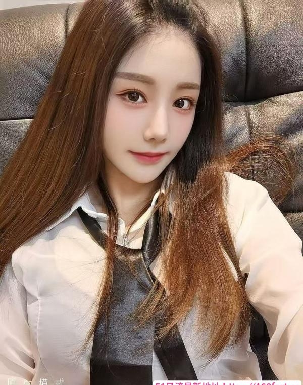 肤白大胸颜值女友绾绾